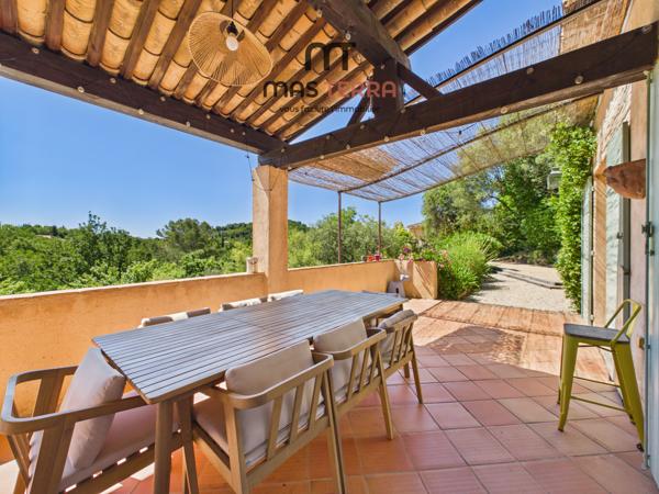 Maison
         5 pièces
        - 170 m² Bien prestige 750 000 € *