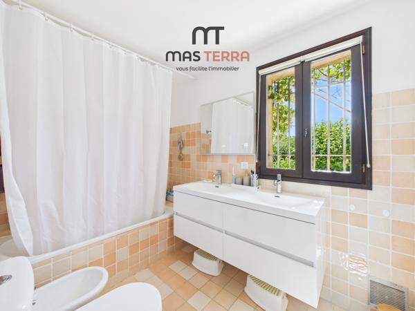 Maison
         5 pièces
        - 170 m² Bien prestige 750 000 € *