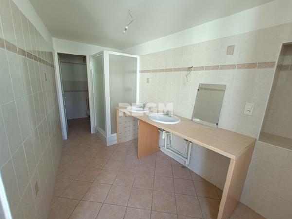 Périgueux (24000) Hypercentre Périgueux – T3 de charme avec terrasse plein sud, rare à la location !