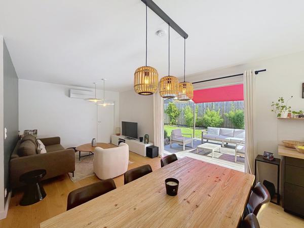 Maison récente sous décennale non mitoyenne, 3 chambres et jardin.