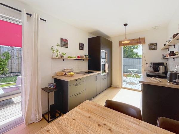 Maison récente sous décennale non mitoyenne, 3 chambres et jardin.