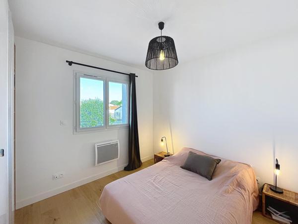 Maison récente sous décennale non mitoyenne, 3 chambres et jardin.
