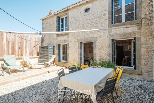 Charentaise de charme en coeur de village