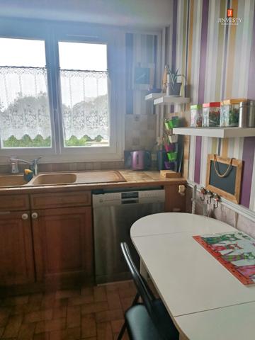 APPARTEMENT SPACIEUX AVEC BALCON, GARAGE ET CAVE