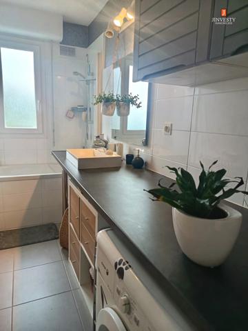 APPARTEMENT SPACIEUX AVEC BALCON, GARAGE ET CAVE