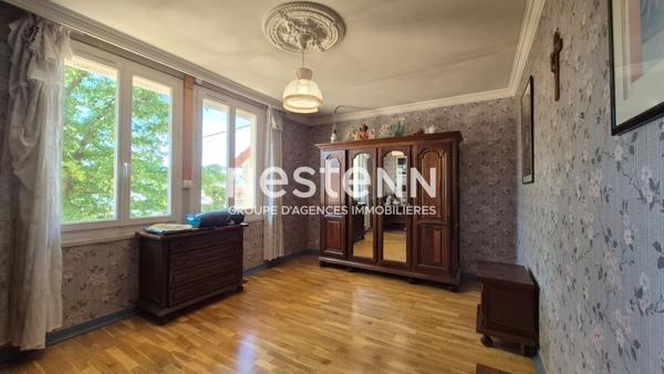 Maison de 105 m² , 6 pièces située dans un quartier recherché sur Igny - Maison avec grand jardin et plusieurs dépendances possibilité aménagement d'un studio