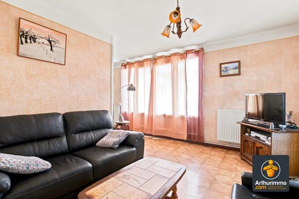 Vente                                                      Appartement
                        
                     3 pièces                      65 m2                     à Villeurbanne