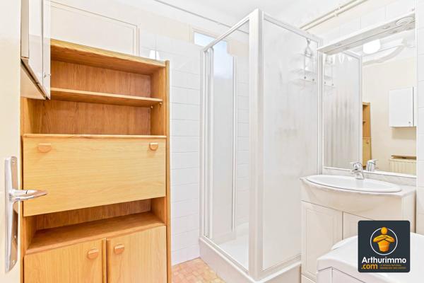 Vente                                                      Appartement
                        
                     3 pièces                      65 m2                     à Villeurbanne
