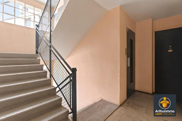 Vente                                                      Appartement
                        
                     3 pièces                      65 m2                     à Villeurbanne