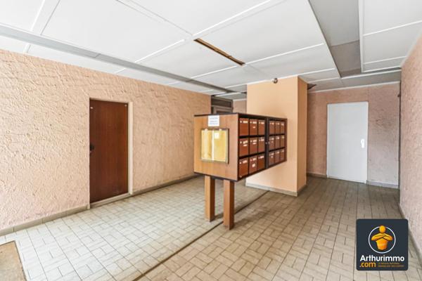Vente                                                      Appartement
                        
                     3 pièces                      65 m2                     à Villeurbanne