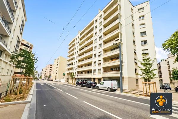 Vente                                                      Appartement
                        
                     3 pièces                      65 m2                     à Villeurbanne