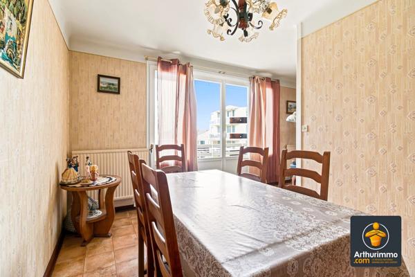Vente                                                      Appartement
                        
                     3 pièces                      65 m2                     à Villeurbanne