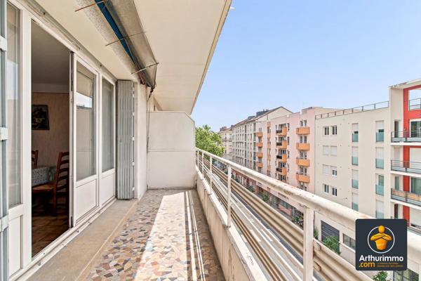 Vente                                                      Appartement
                        
                     3 pièces                      65 m2                     à Villeurbanne
