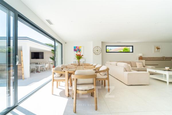 Villa contemporaine en bord de mer
