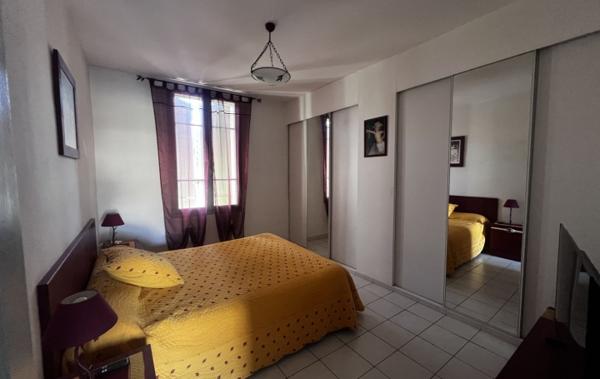 Vente Maison de ville AVEC GRANDE COUR ET GARAGE Saint-gilles   