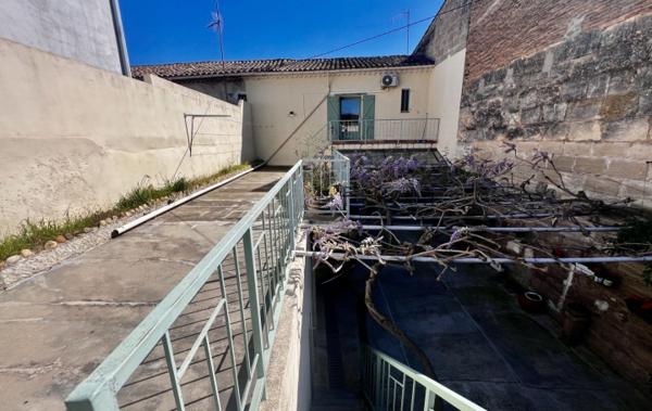 Vente Maison de ville AVEC GRANDE COUR ET GARAGE Saint-gilles   