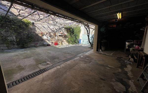Vente Maison de ville AVEC GRANDE COUR ET GARAGE Saint-gilles   