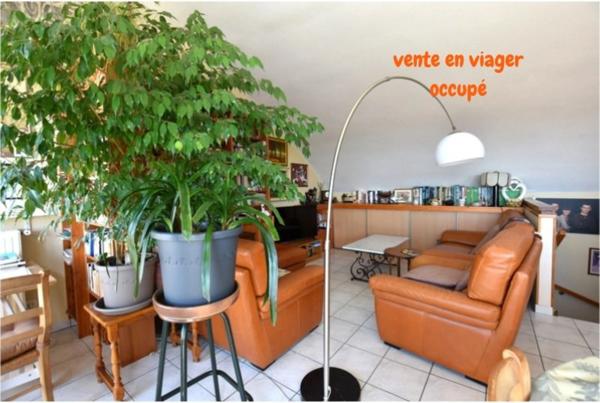 VIAGER OCCUPÉ – Opportunité patrimoniale à Saint-Genest-Lerpt (42) Duplex inversé avec vue panoramique exceptionnelle