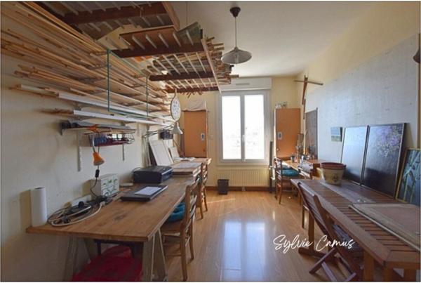VIAGER OCCUPÉ – Opportunité patrimoniale à Saint-Genest-Lerpt (42) Duplex inversé avec vue panoramique exceptionnelle