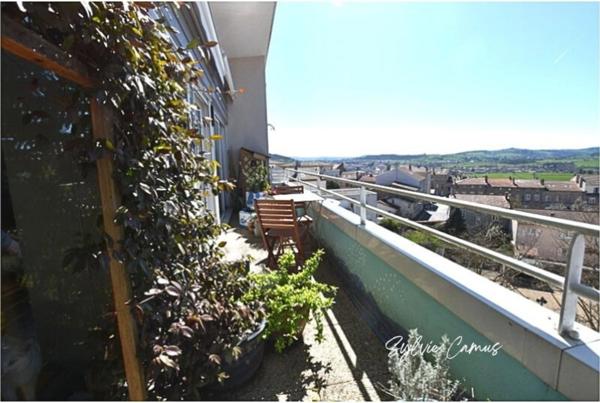 VIAGER OCCUPÉ – Opportunité patrimoniale à Saint-Genest-Lerpt (42) Duplex inversé avec vue panoramique exceptionnelle
