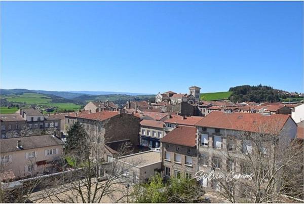 VIAGER OCCUPÉ – Opportunité patrimoniale à Saint-Genest-Lerpt (42) Duplex inversé avec vue panoramique exceptionnelle