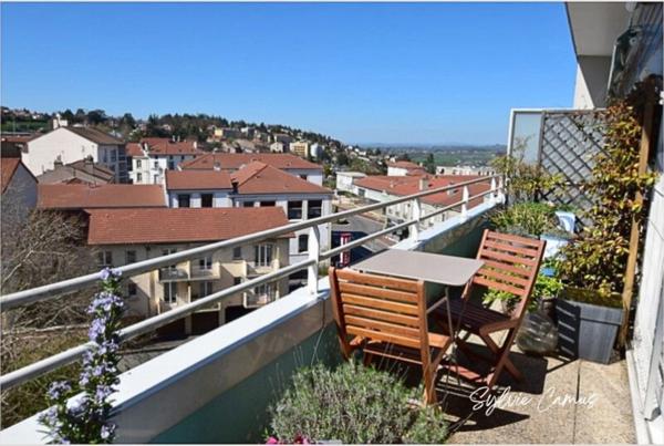 VIAGER OCCUPÉ – Opportunité patrimoniale à Saint-Genest-Lerpt (42) Duplex inversé avec vue panoramique exceptionnelle
