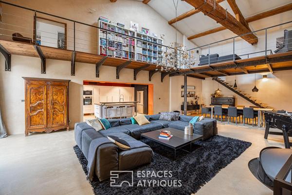 Ancienne grange avec terrasse aux volumes exceptionnels