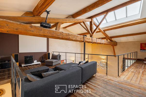 Ancienne grange avec terrasse aux volumes exceptionnels