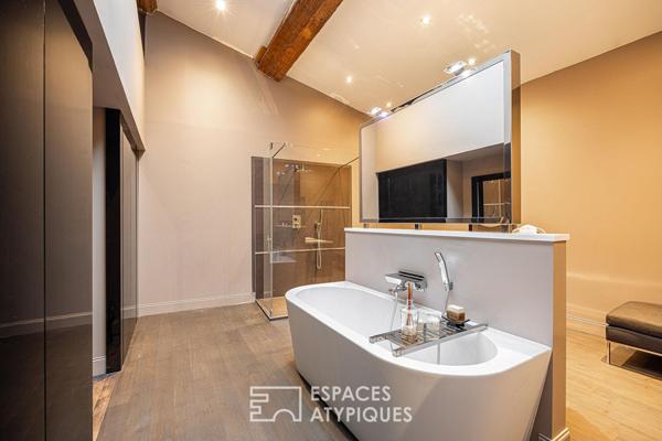 Ancienne grange avec terrasse aux volumes exceptionnels