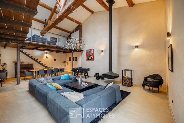 Ancienne grange avec terrasse aux volumes exceptionnels