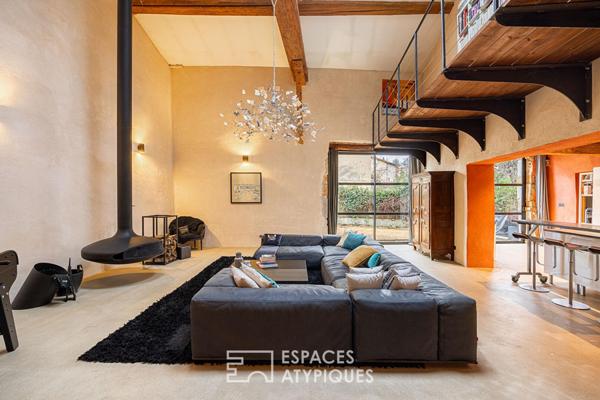 Ancienne grange avec terrasse aux volumes exceptionnels