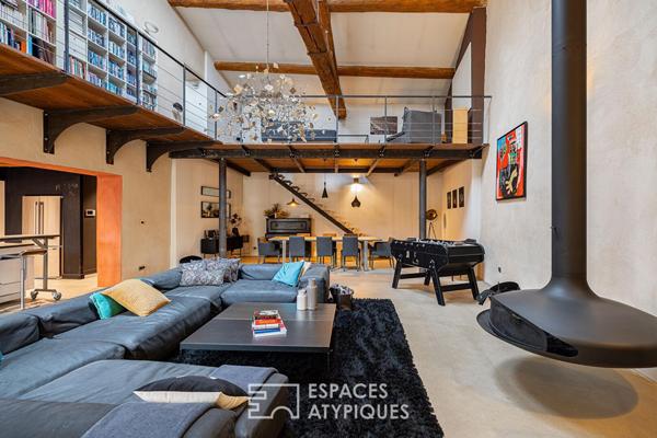 Ancienne grange avec terrasse aux volumes exceptionnels