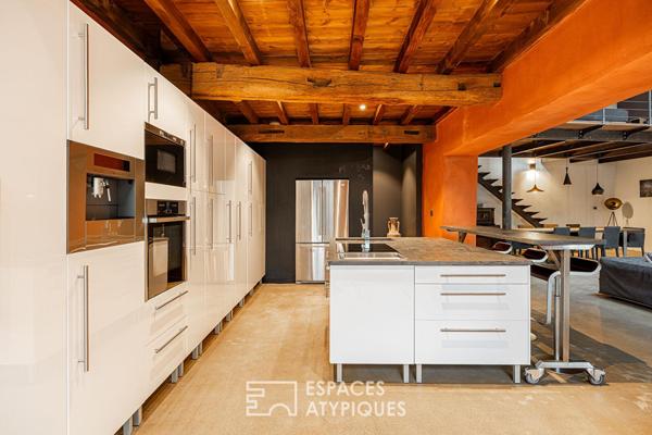 Ancienne grange avec terrasse aux volumes exceptionnels