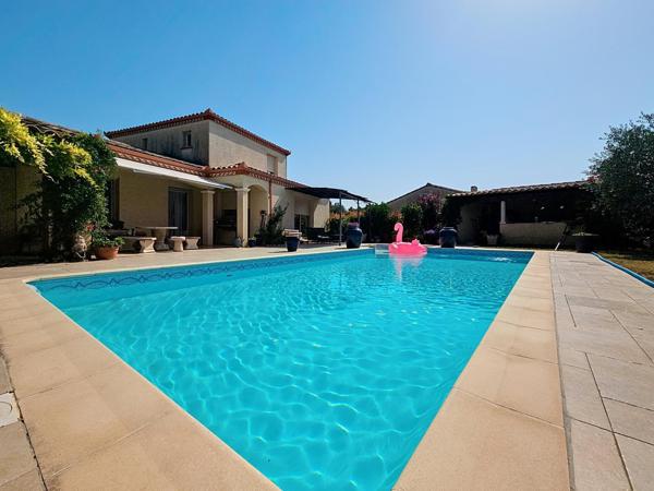 Rare sur le secteur:maison impeccable avec Piscine et 4 chambres.