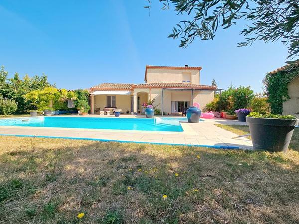 Rare sur le secteur:maison impeccable avec Piscine et 4 chambres.