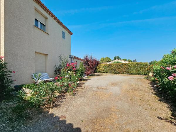 Rare sur le secteur:maison impeccable avec Piscine et 4 chambres.