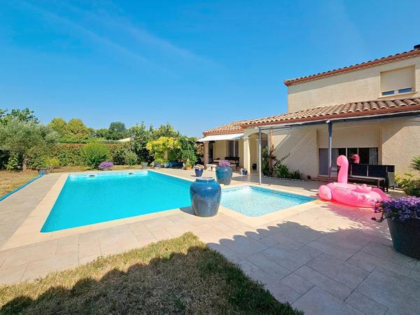 Rare sur le secteur:maison impeccable avec Piscine et 4 chambres.