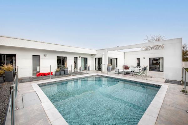 Villa d’architecte contemporaine avec piscine