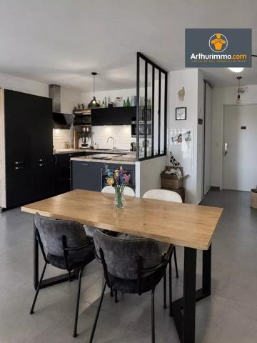 Vente                                                      Appartement
                        
                     3 pièces                      72 m2                     à Ajaccio