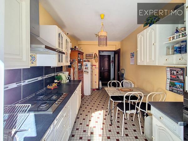 Cassagnes-Bégonhès (12120) Cassagnes-Bégonhès – Maison de village avec garage et panneaux photovoltaïques