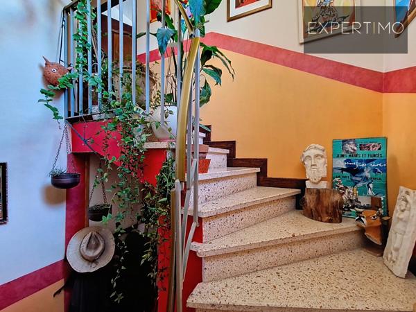 Cassagnes-Bégonhès (12120) Cassagnes-Bégonhès – Maison de village avec garage et panneaux photovoltaïques