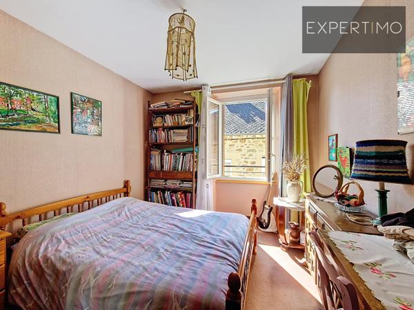 Cassagnes-Bégonhès (12120) Cassagnes-Bégonhès – Maison de village avec garage et panneaux photovoltaïques