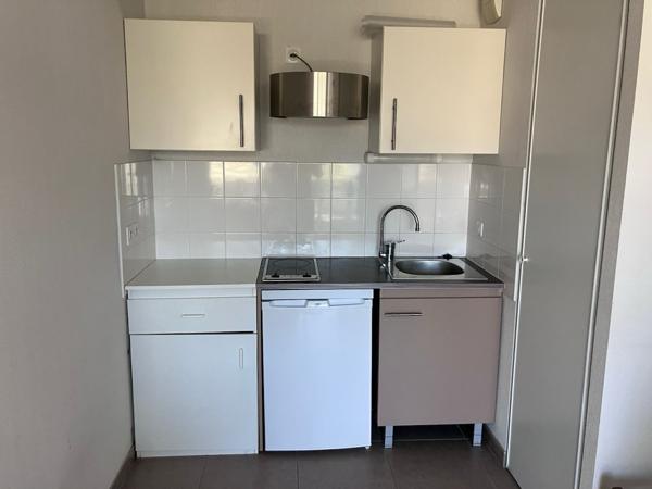 Parc du Grand Blottereau - Dans petit collectif  récent de 2015, spacieux appartement 2 pièces s'ouvrant sur un large balcon. Ascenseur et garage boxé en sous-sol