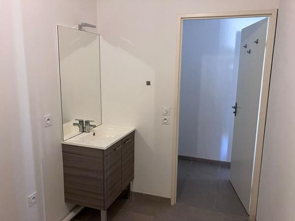 Parc du Grand Blottereau - Dans petit collectif  récent de 2015, spacieux appartement 2 pièces s'ouvrant sur un large balcon. Ascenseur et garage boxé en sous-sol