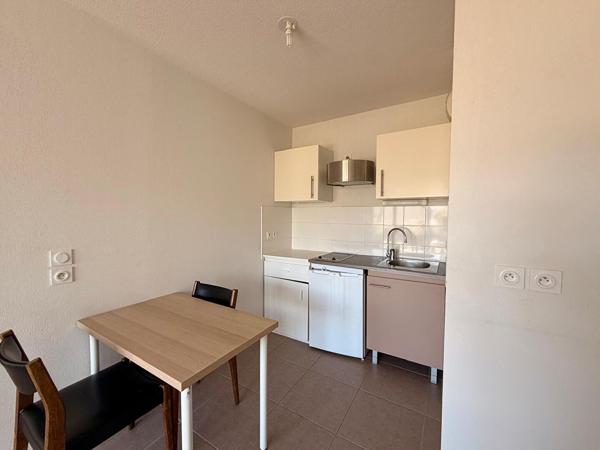 Parc du Grand Blottereau - Dans petit collectif  récent de 2015, spacieux appartement 2 pièces s'ouvrant sur un large balcon. Ascenseur et garage boxé en sous-sol