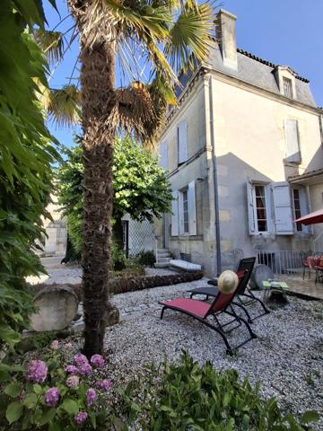 MAISON DE MAITRE AVEC DEPENDANCE