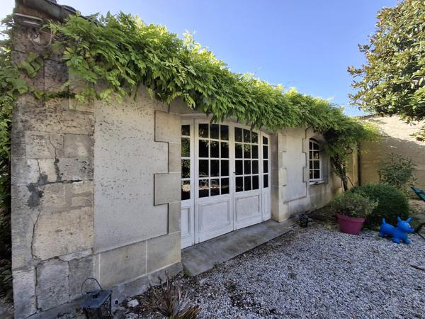 MAISON DE MAITRE AVEC DEPENDANCE
