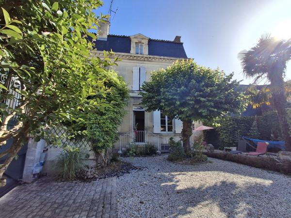 MAISON DE MAITRE AVEC DEPENDANCE