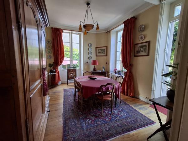 MAISON DE MAITRE AVEC DEPENDANCE