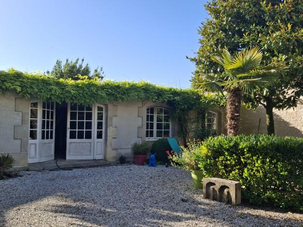 MAISON DE MAITRE AVEC DEPENDANCE